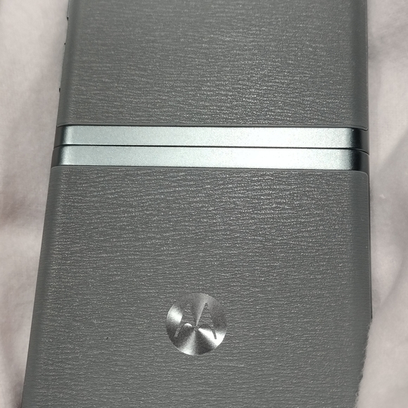 Unlocked Motorola Razr 40 - Picture 6 of 7